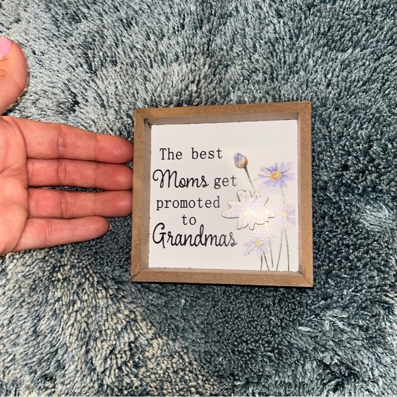 Wooden Frame with Floral Design - White and Brown - Picture 2 of 3